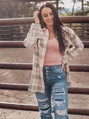 Hem & Thread Women's Cream and Gray Plaid Shacket
